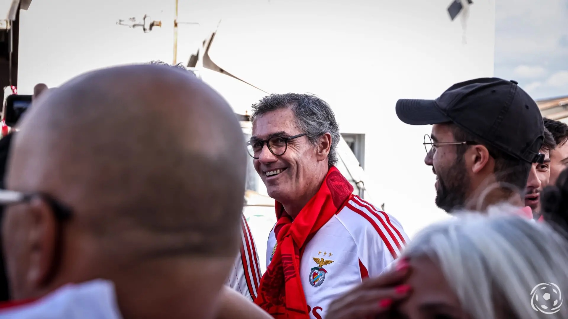 A candidatura de João Noronha Lopes (lista F) às eleições do Sport Lisboa e Benfica para o quadriénio 2025-2029, apesar de ter ficado em segundo lugar na primeira volta com cerca de 30,26% dos votos, está numa posição que lhe permite ir buscar mais votos para a segunda volta. Rádio Renascença+3cmjornal.pt+3DNOTICIAS.PT+3Aqui ficam alguns dos segmentos de sócios / regiões / agrupamentos onde parece haver potencial e algumas estratégias concretas que ele pode adoptar para maximizar essa captação: